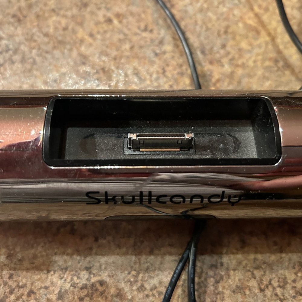 5/$20 SkullCandy brand: Vintage Portable Phone Speaker for IPhone - Picture 3 of 4